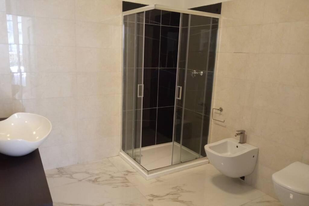 شقة Entire Flat, Independent Entrance, 20 Mins To Bgy - Bergamo Milan Airport نيمْبرو المظهر الخارجي الصورة