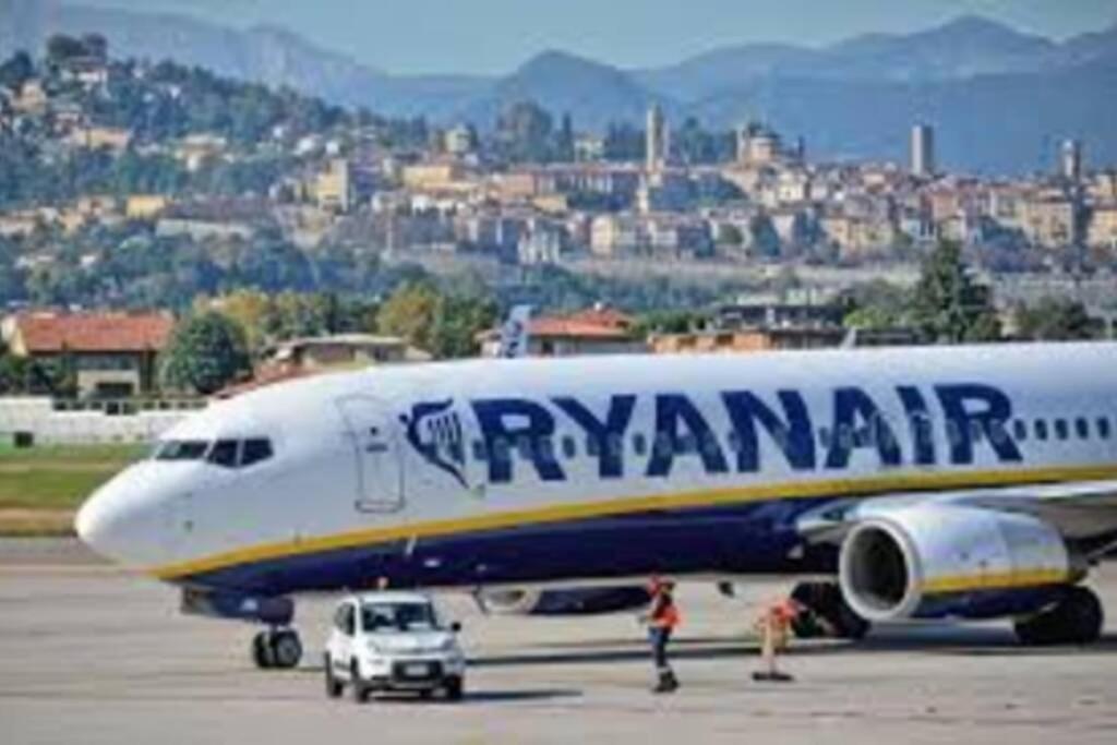 شقة Entire Flat, Independent Entrance, 20 Mins To Bgy - Bergamo Milan Airport نيمْبرو المظهر الخارجي الصورة