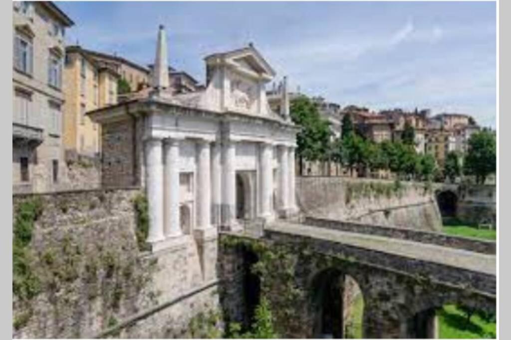 شقة Entire Flat, Independent Entrance, 20 Mins To Bgy - Bergamo Milan Airport نيمْبرو المظهر الخارجي الصورة